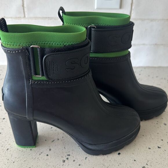 Sorel MEDINA lll Black and Green Rubber Rain Heeled Boots Platform Bold Size 8.5 - Picture 15 of 16